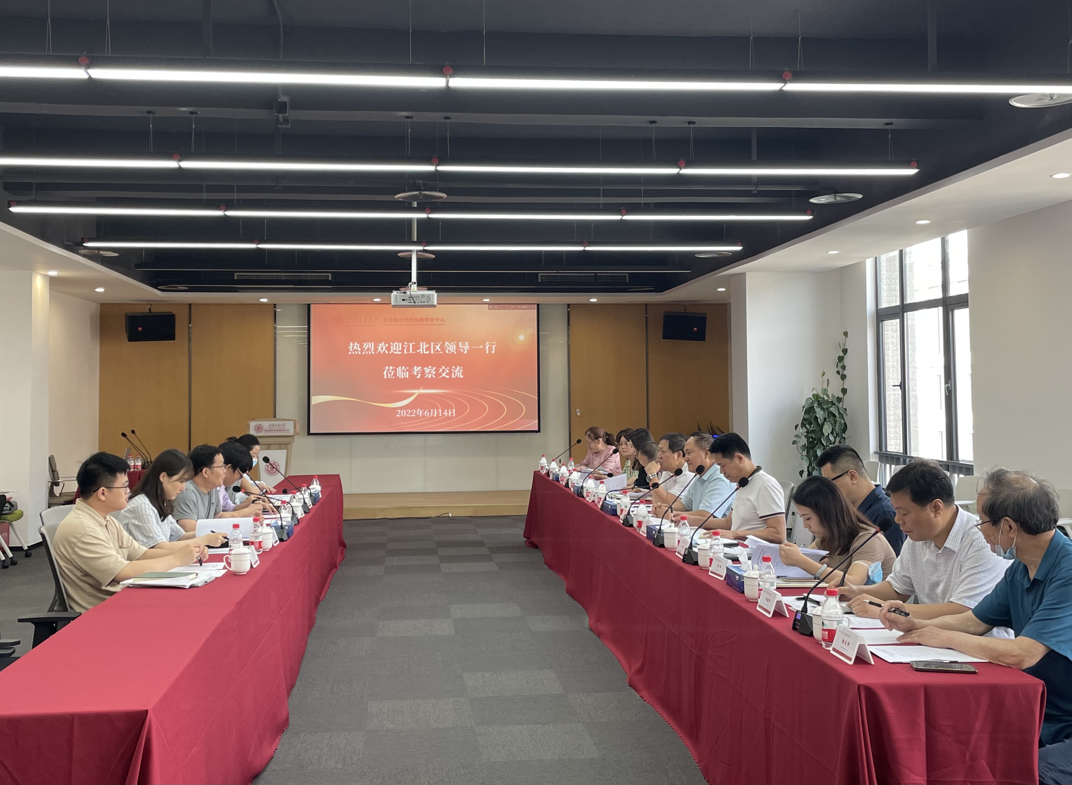 中心要闻 | 江北区考察团来我中心调研